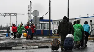 Más de 100 mil ucranianos huyeron del país: los que no pudieron, se esconden en refugios subterráneos