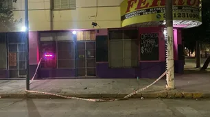 Ataque a uniformados: pareja de policías asaltada y baleada en barrio San Vicente de Córdoba