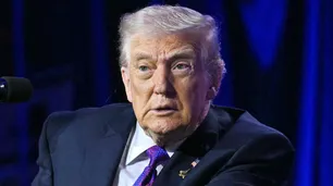 Una jueza ordenó a la administración de Trump reinstalar una muestra sobre esclavitud y citó la novela “1984” en su fallo