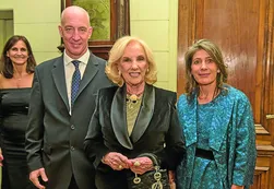 Dujovne y Mirtha en el festejo porteño por la reina británica