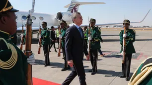 Macri llegó a Sudáfrica para participar de la cumbre de los BRICS