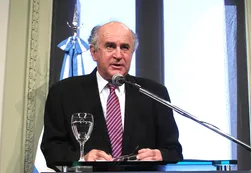 Guerra de espías | Parrilli ordenó desclasificar el legajo de Stiuso