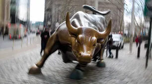 Bancos centrales matan la volatilidad, Wall Street teme trampa