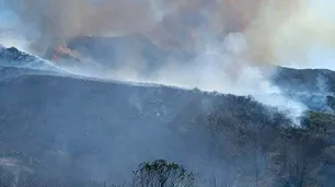 Incendio intencional en La Calera: un detenido y más sospechosos bajo investigación