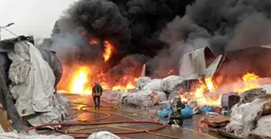 Enorme incendio en el depósito de una cooperativa de cartoneros en Lomas de Zamora