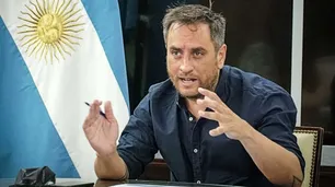 Juan Cabandié confía en el cielo: "Esperamos lluvias que podrían ayudar a controlar los incendios"