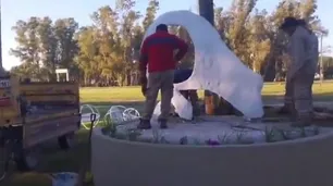 Duró dos días: una intendenta ordenó remover una monumento en honor a Madres de Plaza de Mayo