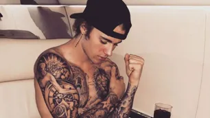 Justin Bieber mostró su porta-skate de 100 mil dólares y sus fans enloquecieron