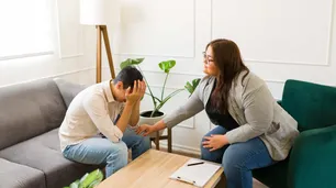 En época de crisis los expertos recomiendan aprender a dar primeros auxilios psicológicos