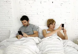 Por la tecnología y el estrés cotidiano, hoy las parejas tienen menos sexo que hace 20 años