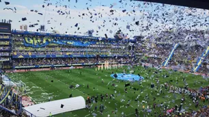 Volvieron los papelitos en el recibimiento de Boca en el Superclásico y Dua Lipa dijo presente en la Bombonera