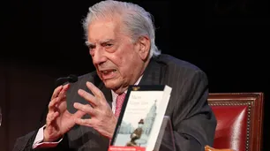 Mario Vargas Llosa lamenta la victoria de Petro en Colombia