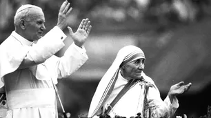 Juan Pablo II y la Madre Teresa de Calcuta, dos santos unidos por una historia conmovedora