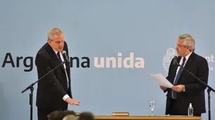 El gesto de Jaime Perczyk: corrió la Biblia y juró solo sobre la Constitución