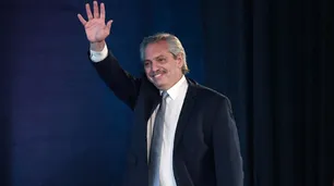 Alberto Fernández espera "que los jueces llamen a esos ladrones de guantes blanco por la deuda"