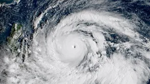 El supertifón Mangkhut dejó decenas de muertos en Filipinas y azota a China