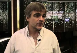 Aplausazo en el Gaumont: artistas apoyan a Alejandro Cacetta y piden su restitución