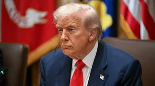 Donald Trump refuerza su amenaza en el Caribe y moviliza aviones militares a El Salvador