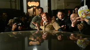 De campaña, Cristina no asistirá a su juicio por una reunión con Urribarri