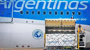 Llegan otras 500 mil dosis de la vacuna Sputnik V contra el coronavirus