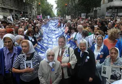 Marchas y actos en Plaza de Mayo a 39 años del golpe militar