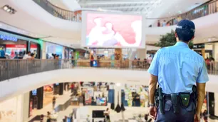 Un guardia de seguridad le pidió a una clienta que se pusiera un tapabocas y lo mataron