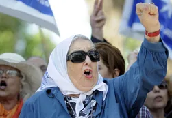 Hebe ya festeja la estatización de la Universidad de las Madres