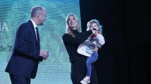 Insaurralde encabezó la Peña de la Patria de Lomas: shows de artistas locales y La Sole junto a miles de vecinos