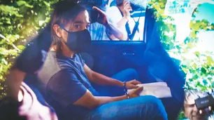 Le sacan la tobillera al marido de Piparo para retirar a sus hijos del colegio y atender al delivery