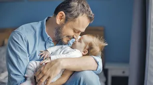 La ternura del padre fortalece la infancia