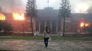 La crisis de Nepal en fotos: el Parlamento incendiado, 25 muertos y la exprimera dama quemada viva