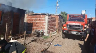 Se incendió una casa con seis chicos que fueron encerrados por sus padres