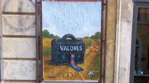 Reapareció el "Bansky del Vaticano" con un mural que homenajea al papa Francisco