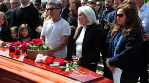 "Estoy por ver volar a las palomas": fotos de la emotiva despedida a César Mascetti