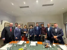 Gustavo Valdés en la India: busca negocios madereros con MK Pine Wood y avanza con el gigante Allana Group