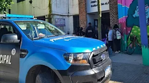 Locura en City Bell: llamaron a padres para calmar a alumnos y todos terminaron atacando a docentes