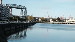 Harán estudios para saber si la cuarentena saneó las aguas del Riachuelo