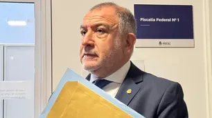 Luis Juez le responde a Senestrari: "yo no puedo hacer el trabajo del fiscal, porque el que cobra una fortuna es él"