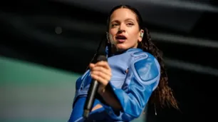 Rosalía llegó a la Argentina y fue recibida en Ezeiza