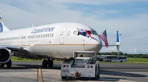 Escándalo en el avión: detienen en Rosario a una pareja que intentó tener sexo en pleno vuelo