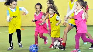Crece el fútbol femenino y se acercan a jugar desde los 4 años