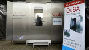 "La cabina de los gritos": el nuevo invento holandés para detectar el Covid-19