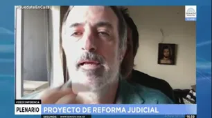 Esteban Bullrich usó un fondo con su foto para simular que estaba en la sesión remota