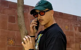 Alex Pelao es furor en redes con sus personajes y su humor