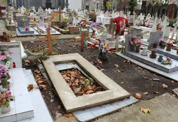 Saqueo post-mortem: cómo opera el tráfico de huesos en los cementerios