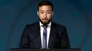 Caparrós acusó a Agustín Laje de cobrar 50 mil dólares por el video del Día de la Memoria