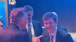 Con faltazo de Javier Milei, Mauricio Macri y Santiago Caputo se abrazaron en la cena de la Fundación Libertad