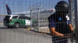 Tiroteo en el aeropuerto de Santiago de Chile: murió un oficial y uno de los delincuentes