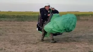 Tragedia en Saavedra: murió un hombre de 56 años al caer mientras volaba en parapente
