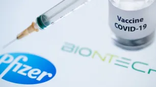 The New York Times dice que es "comprensible" que los países resistan las demandas de Pfizer